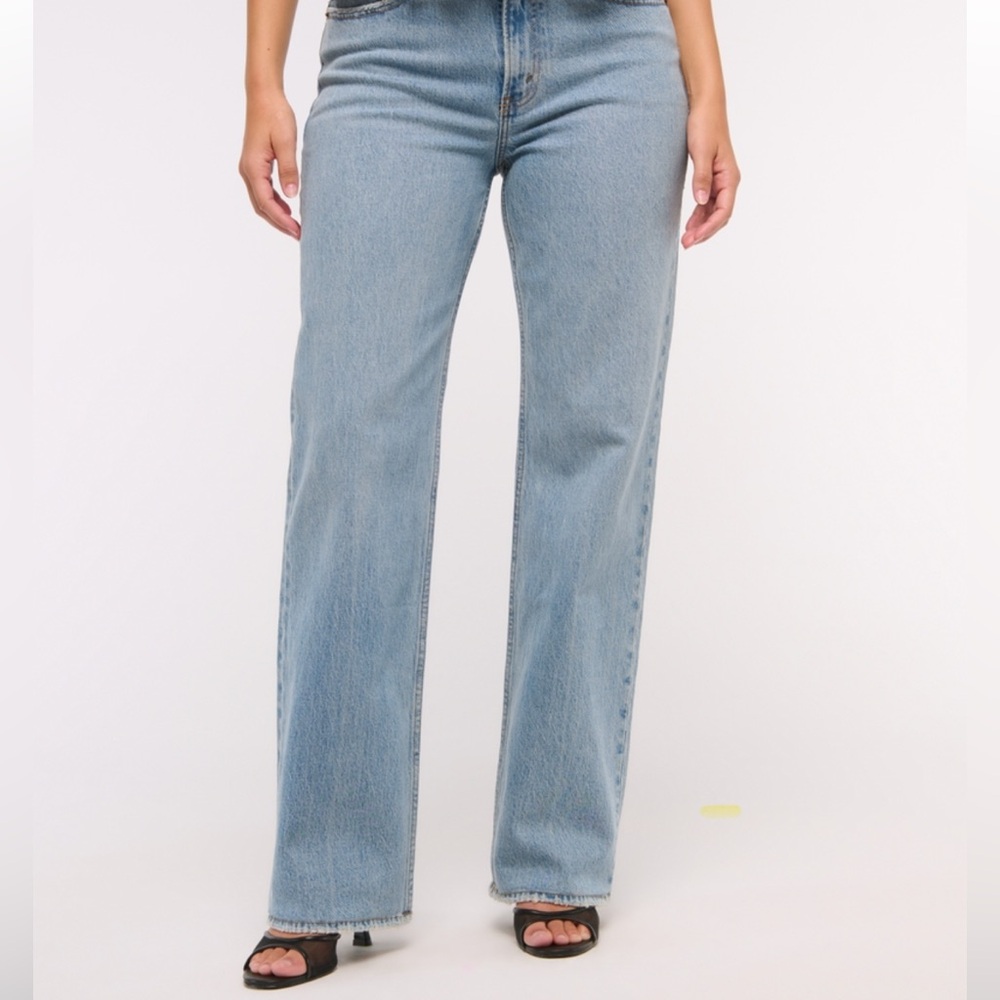 Abercrombie 90s Curve Love High Rise Straight Jeans (*like new*)